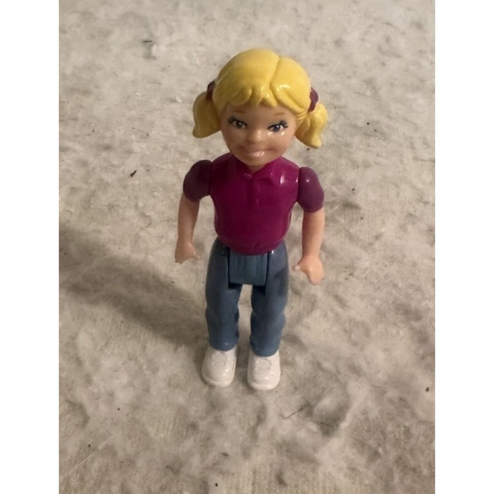 Playskool Dollhouse Blonde Girl Sister Pigtails Purple/Pink Shirt Blue Pants - Picture 1 of 3